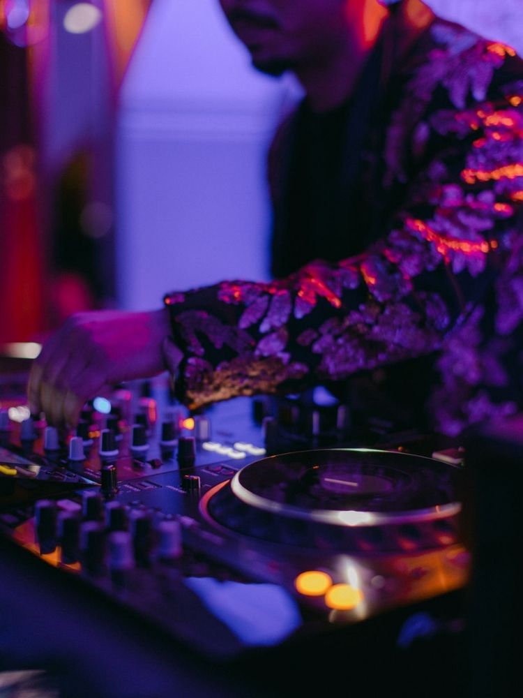 PARTIES by Natalie Hewitt - About portfolio